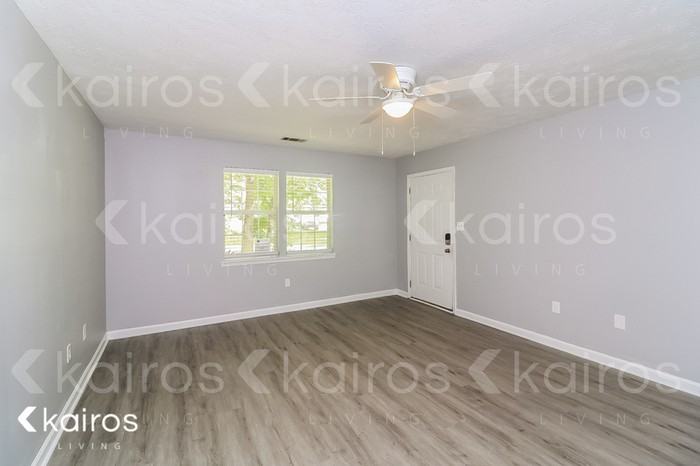 300 Beaver Pointe Dr - Photo 3 of 16