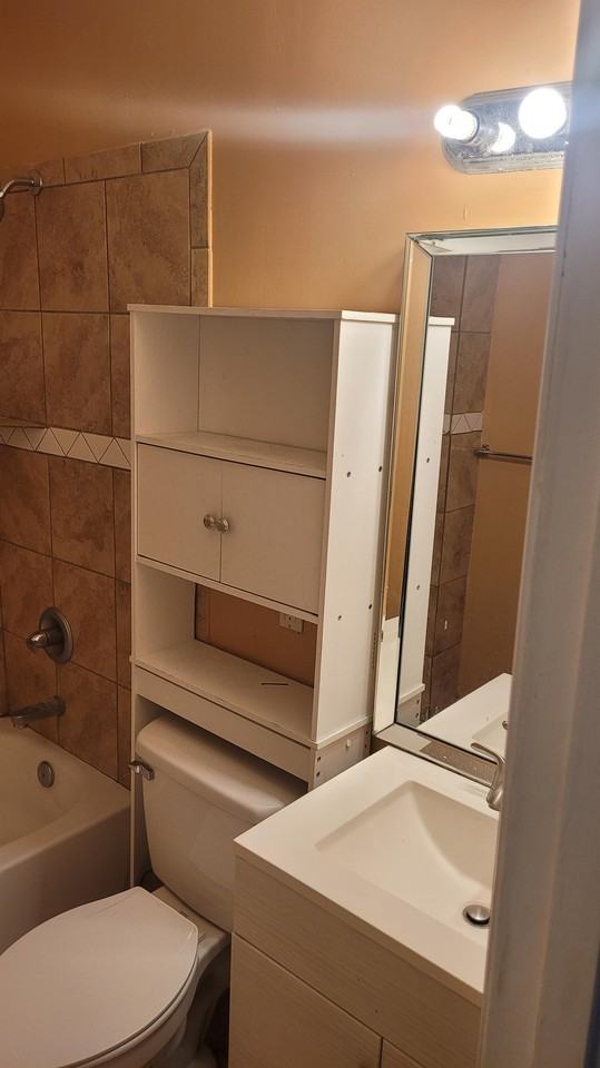 2225 E 6th St #1 - Photo 6 of 6