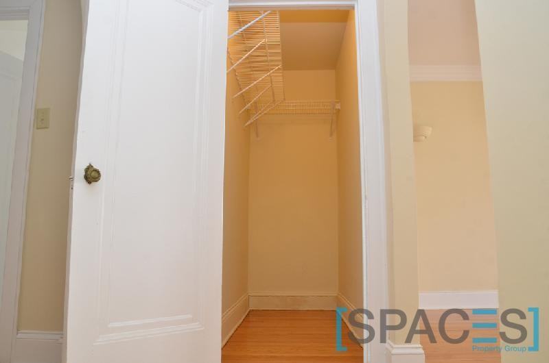 West Fullerton Ave & North Clark St #1201