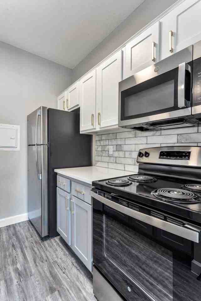 Ashton Oaks - Photo 2 of 20