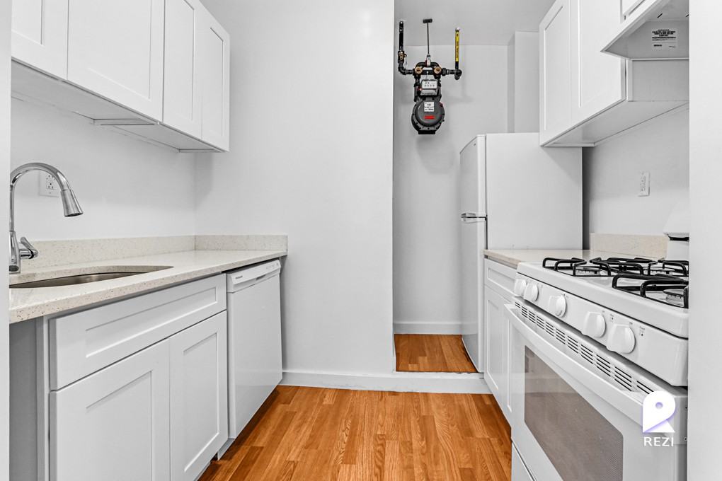 1 Bennett Ave - Photo 6 of 28