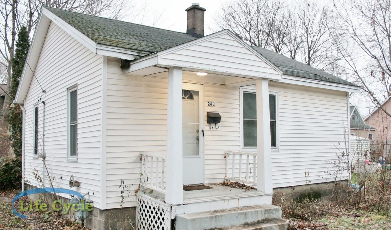 243 Lane Ave Nw #1 - Photo 2 of 8