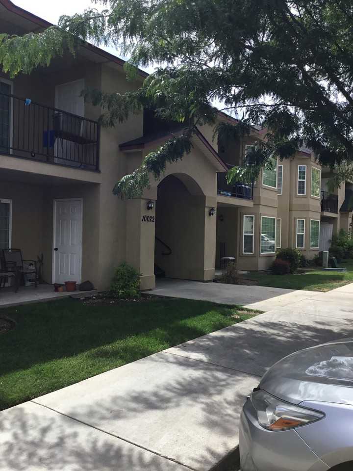 10146 W Garverdale Ln #201