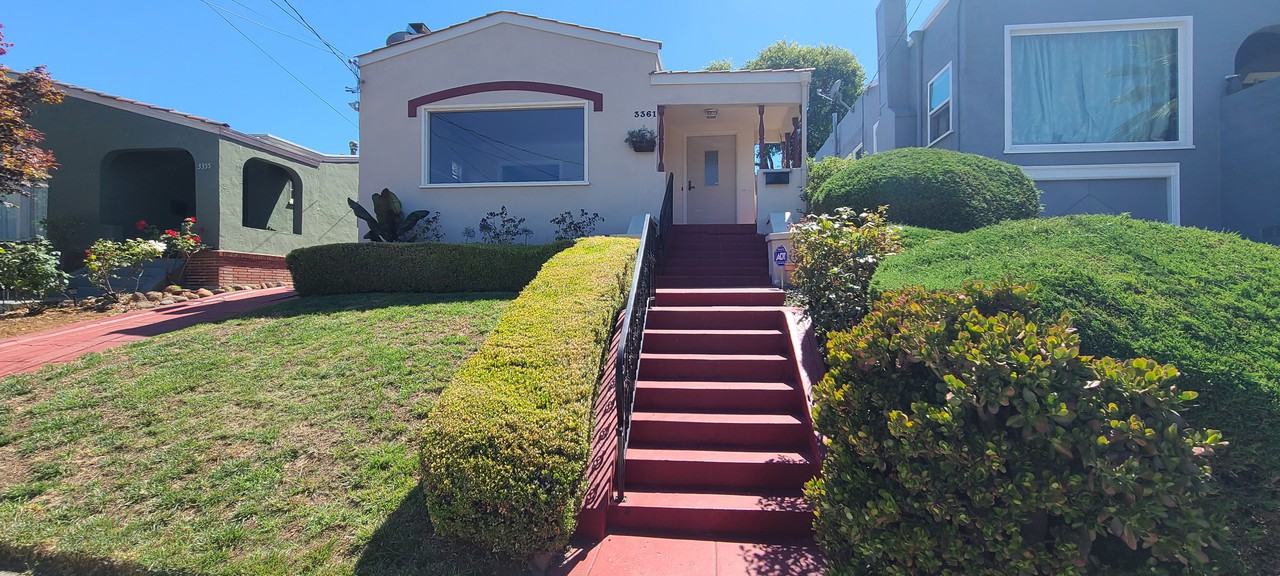 3361 Birdsall Ave - Photo 2 of 10