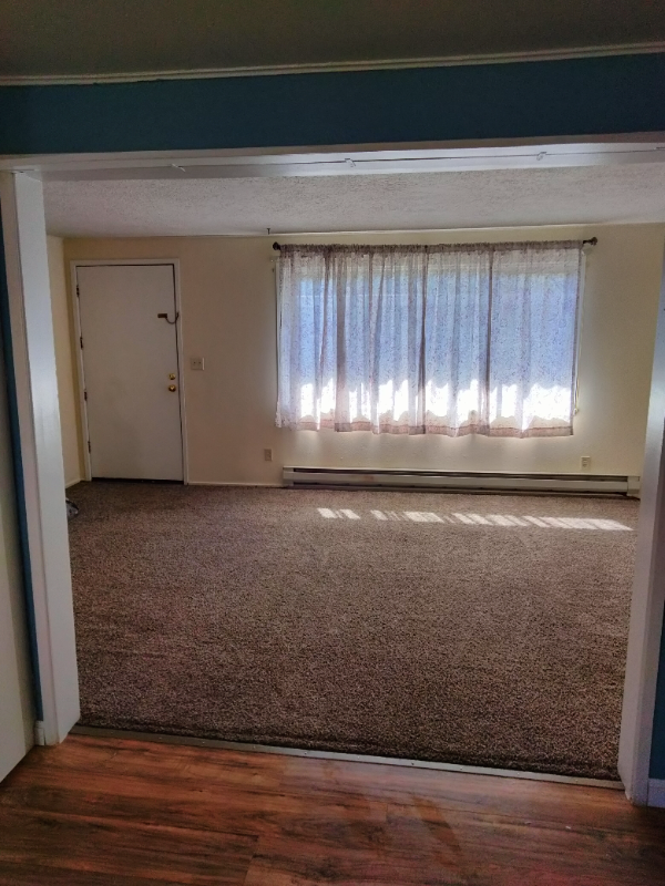 320 Se 2nd St - Photo 3 of 11