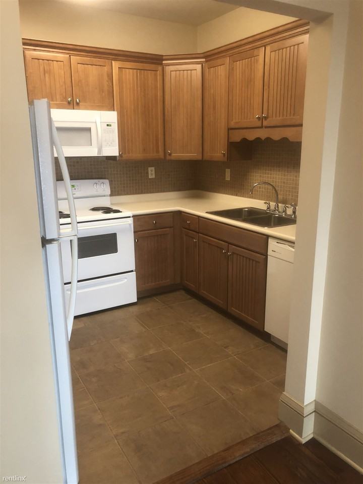 106 S Wayne Ave - Photo 3 of 10