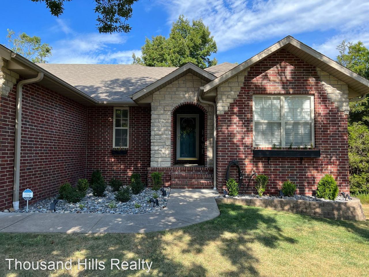 161 N Ridge Pl - Photo 2 of 6