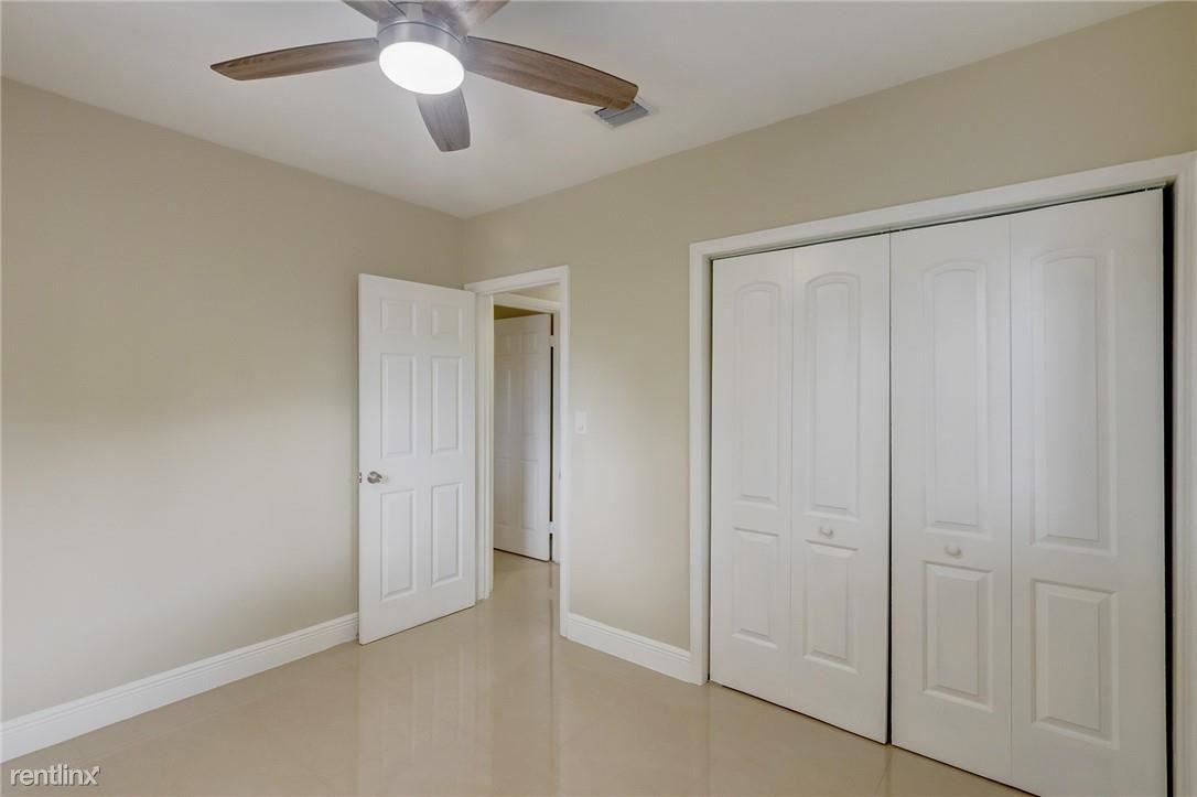 1508 Sw 20th Ave - Photo 3 of 9