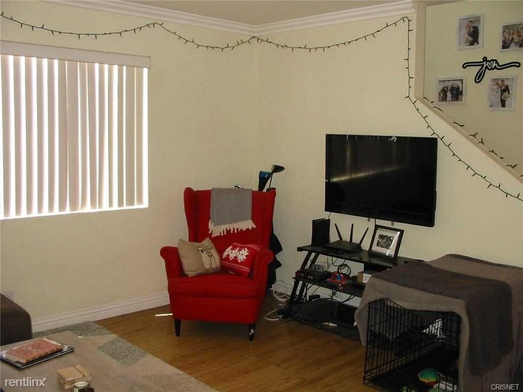 5217 Satsuma Ave - Photo 3 of 6