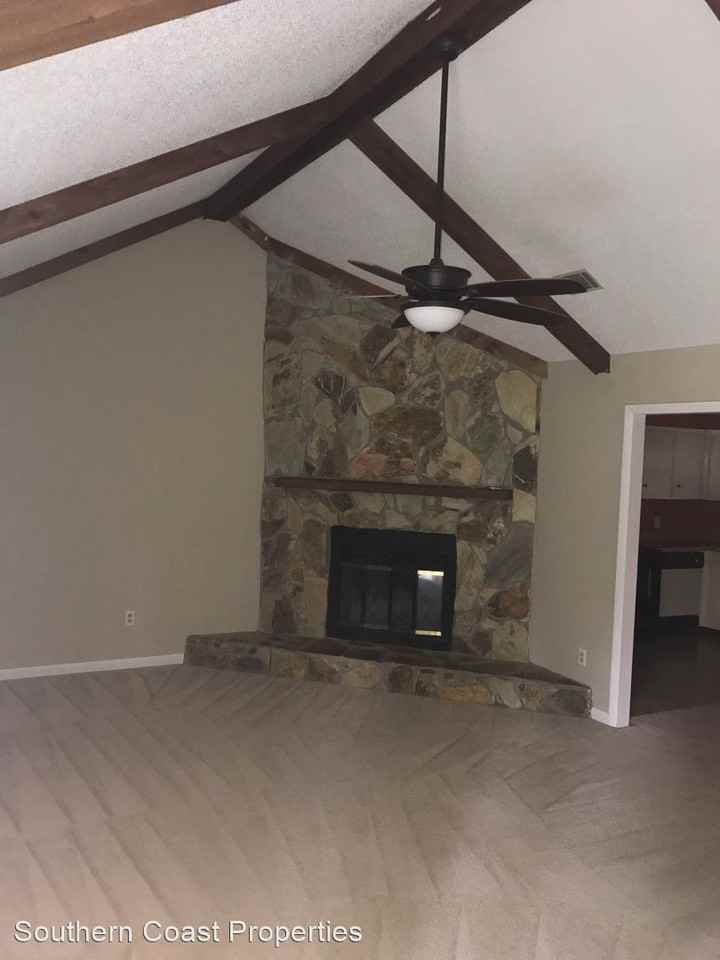 623 Trevor St - Photo 2 of 17