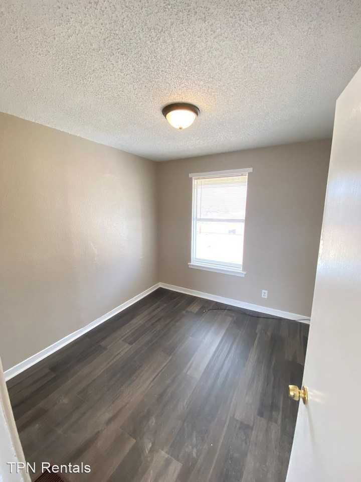 1302 Fullilove Dr - Photo 3 of 5