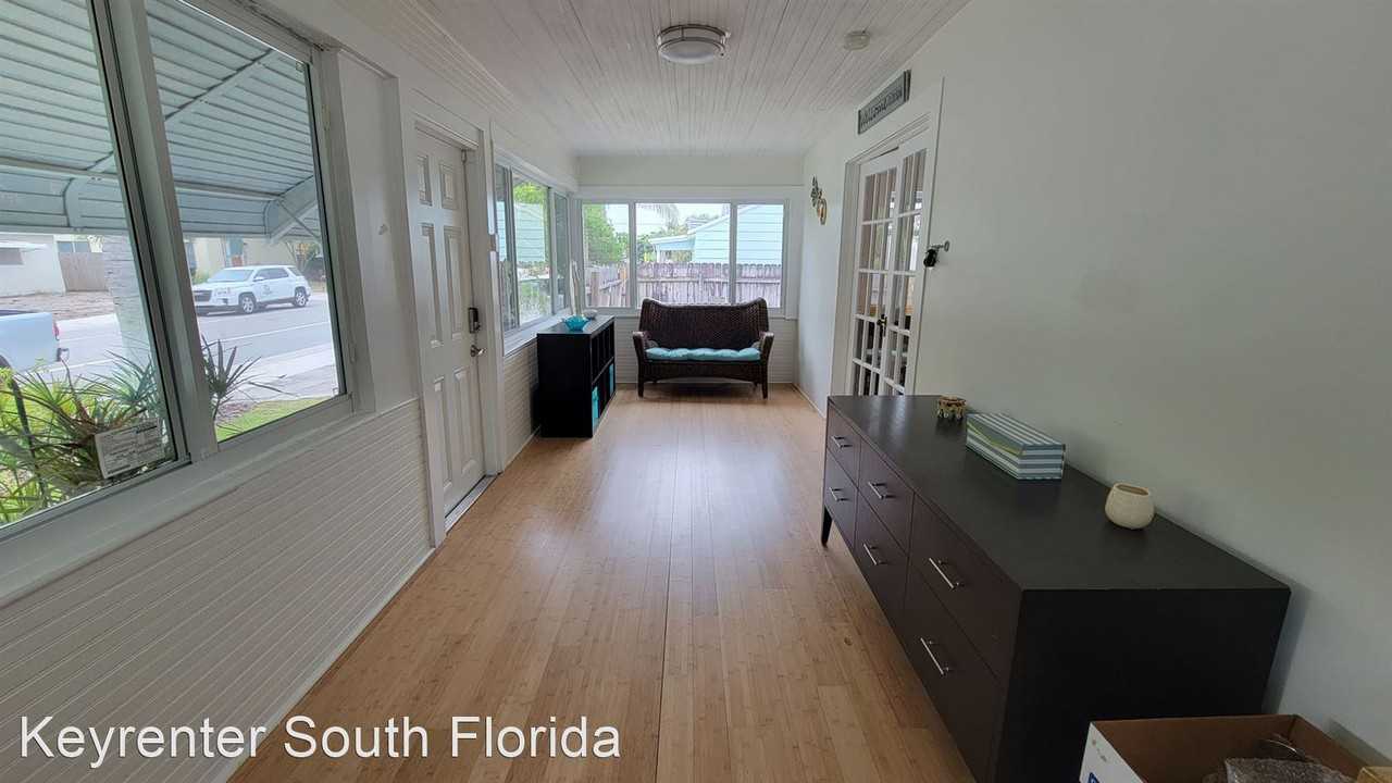 1015 N K St - Photo 3 of 28