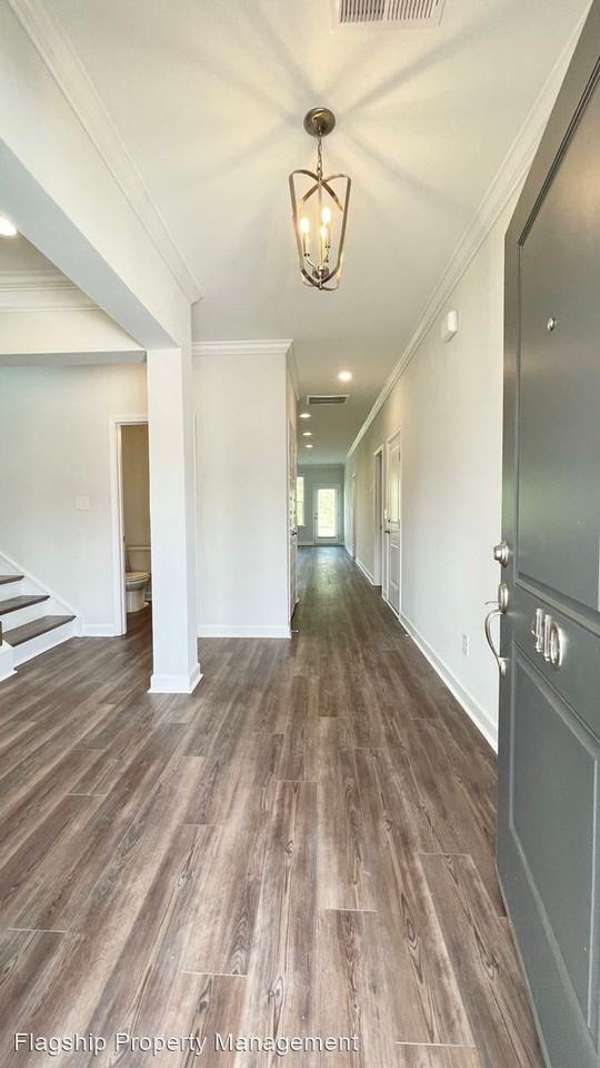 410 Plumblee Ln - Photo 3 of 42