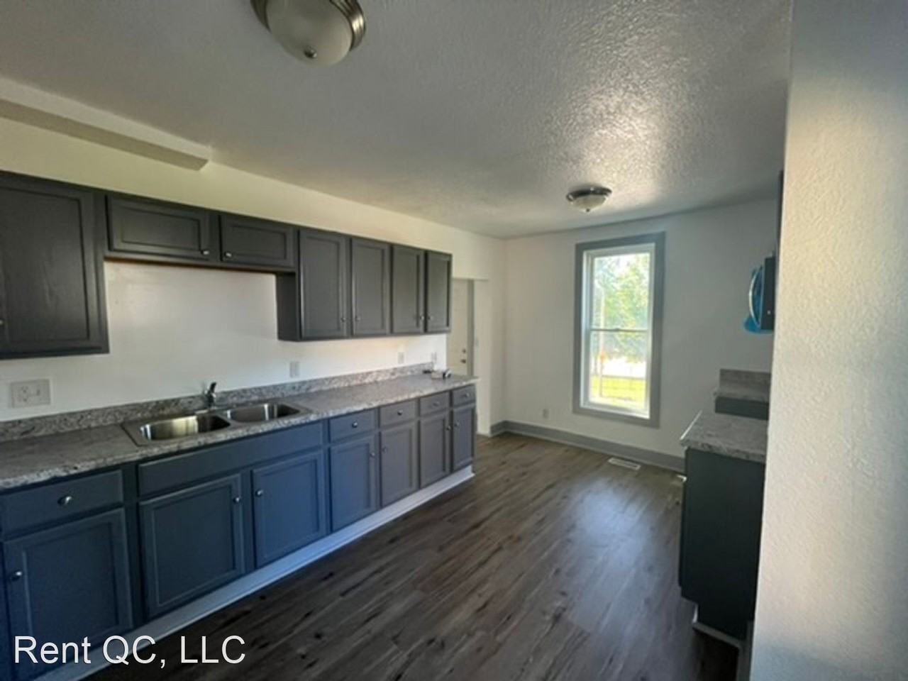 1820 E 11th St - Photo 2 of 12