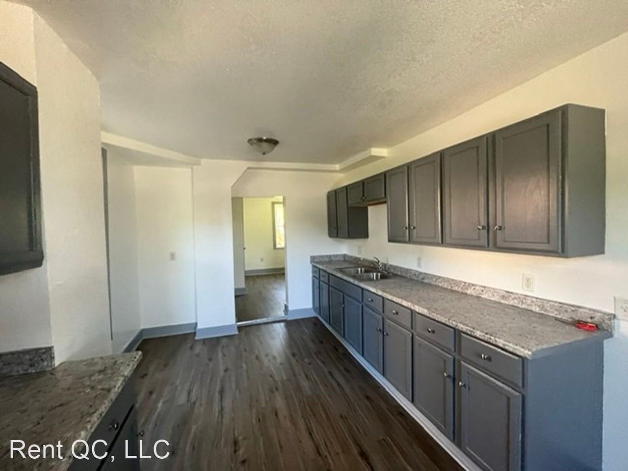 1820 E 11th St - Photo 3 of 12