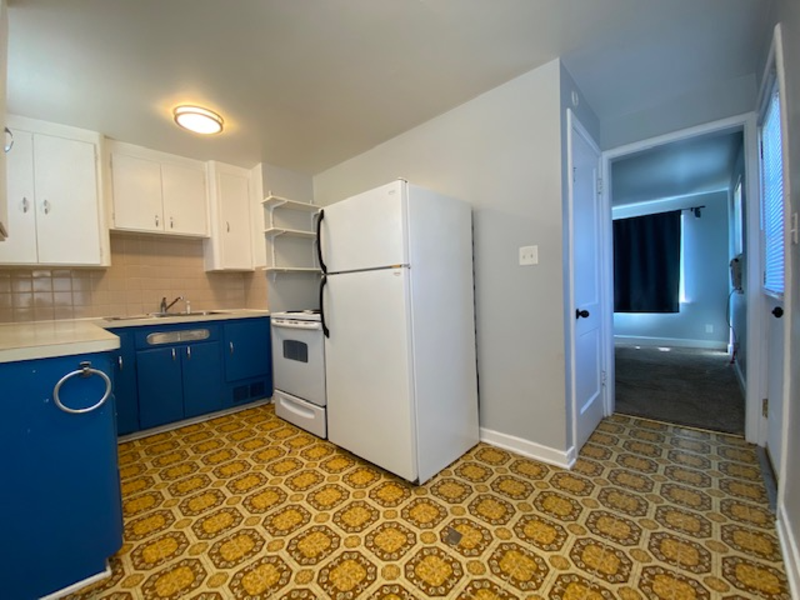 2424 W Wellesley Ave - Photo 2 of 7