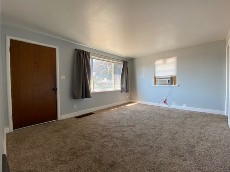 2424 W Wellesley Ave - Photo 3 of 7