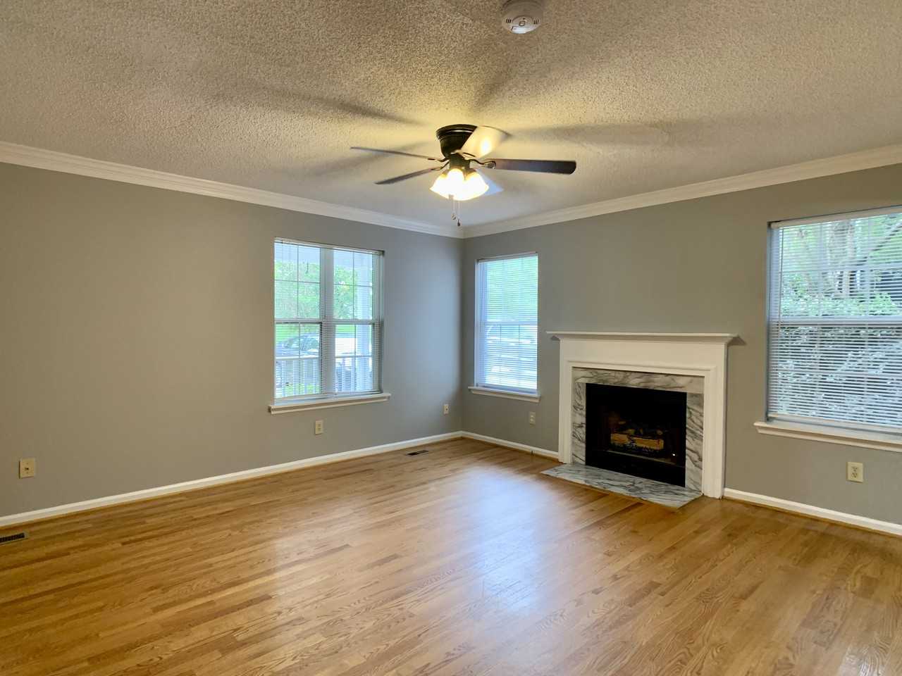 1073 Mills St - Photo 3 of 21