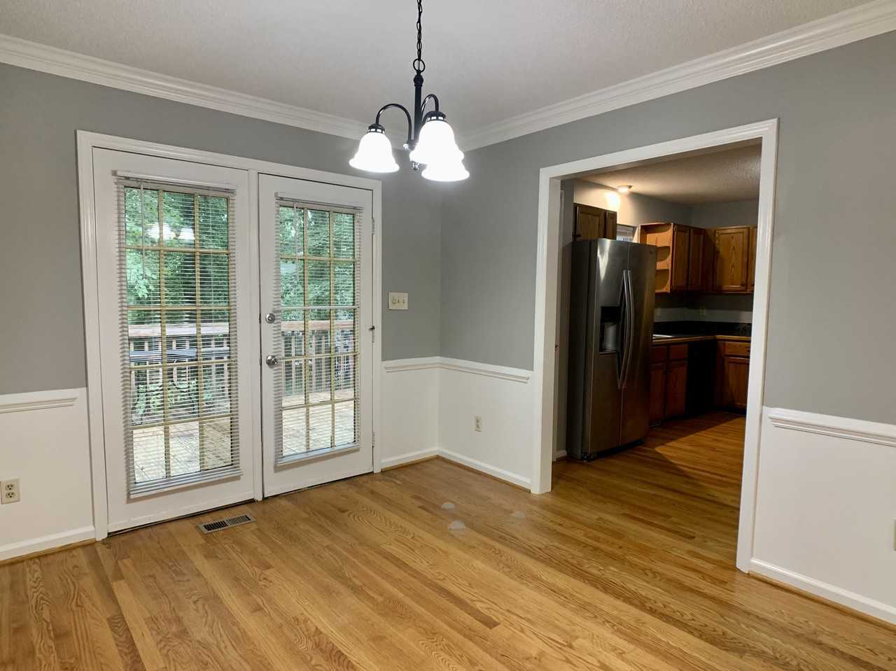1073 Mills St - Photo 5 of 21