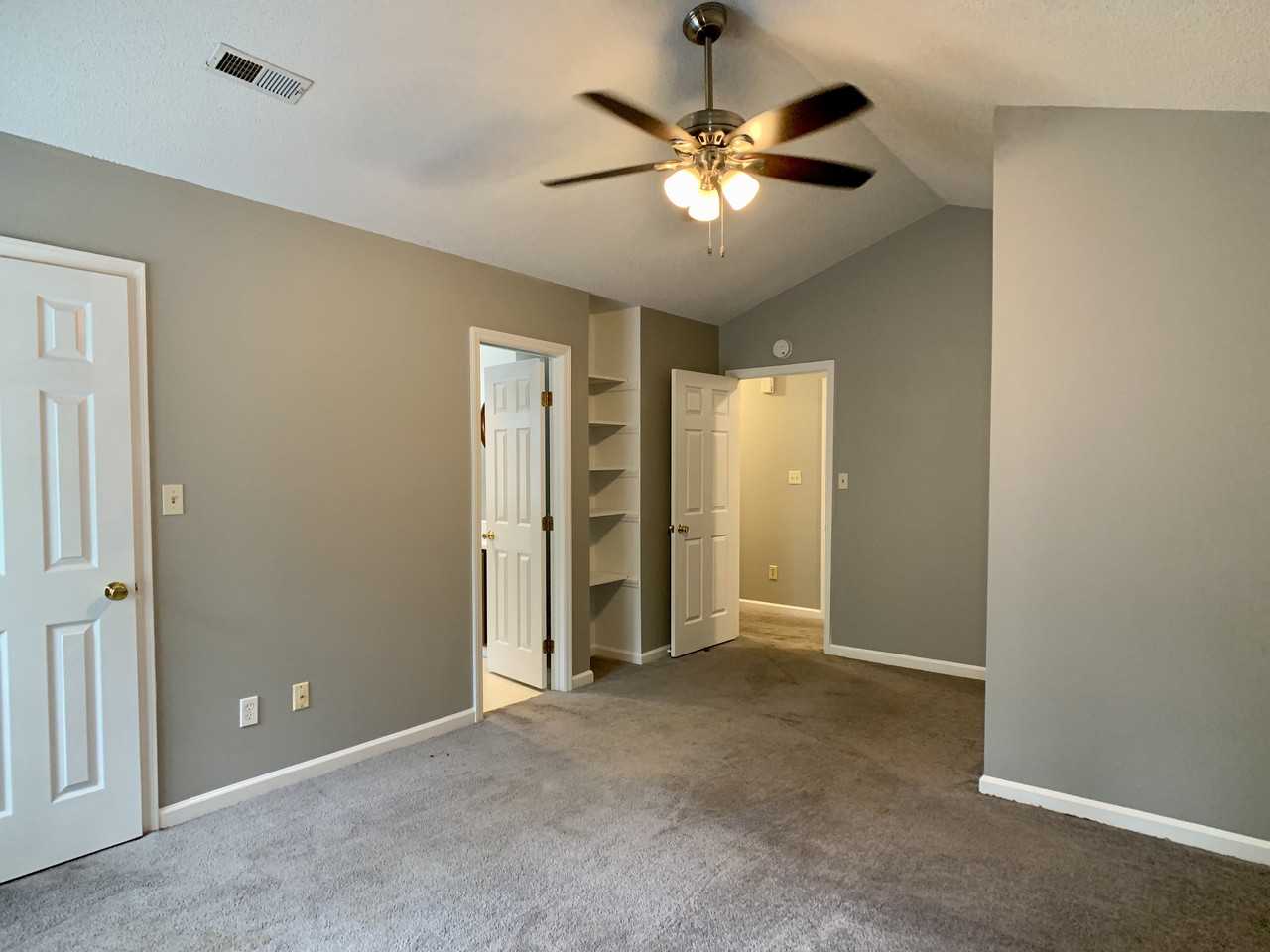 1073 Mills St - Photo 7 of 21