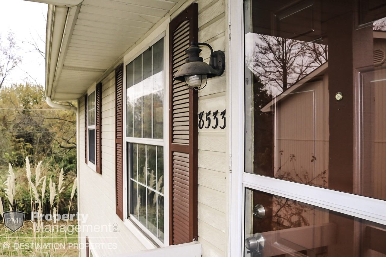 8533 N Main St - Photo 3 of 13