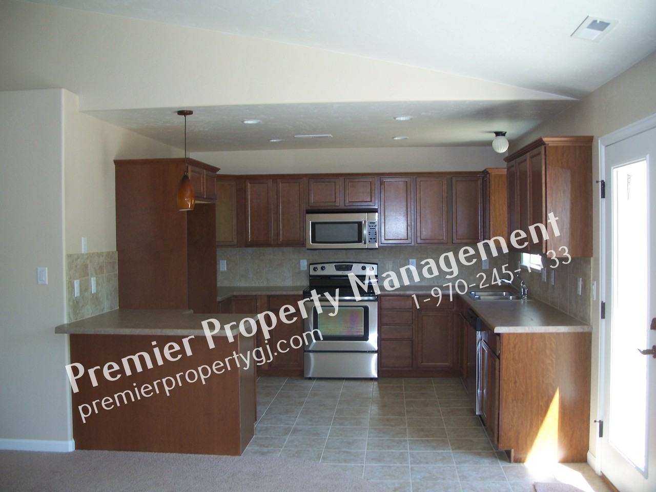 2788 Helena Ct - Photo 3 of 13