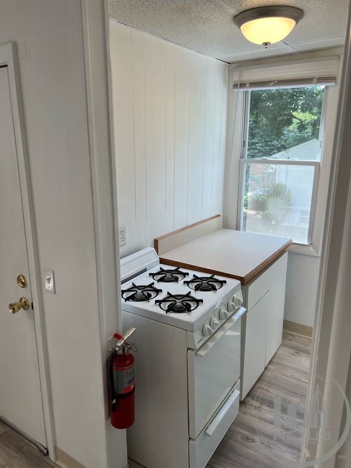 305 Stillwater Rd - Photo 3 of 12