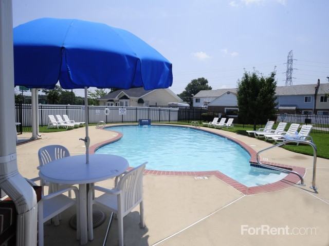 College Square Townhomes - Photo 2 of 32