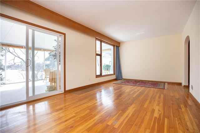 140 Riverbend Crescent - Photo 2 of 14