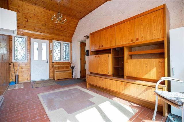 140 Riverbend Crescent - Photo 3 of 14