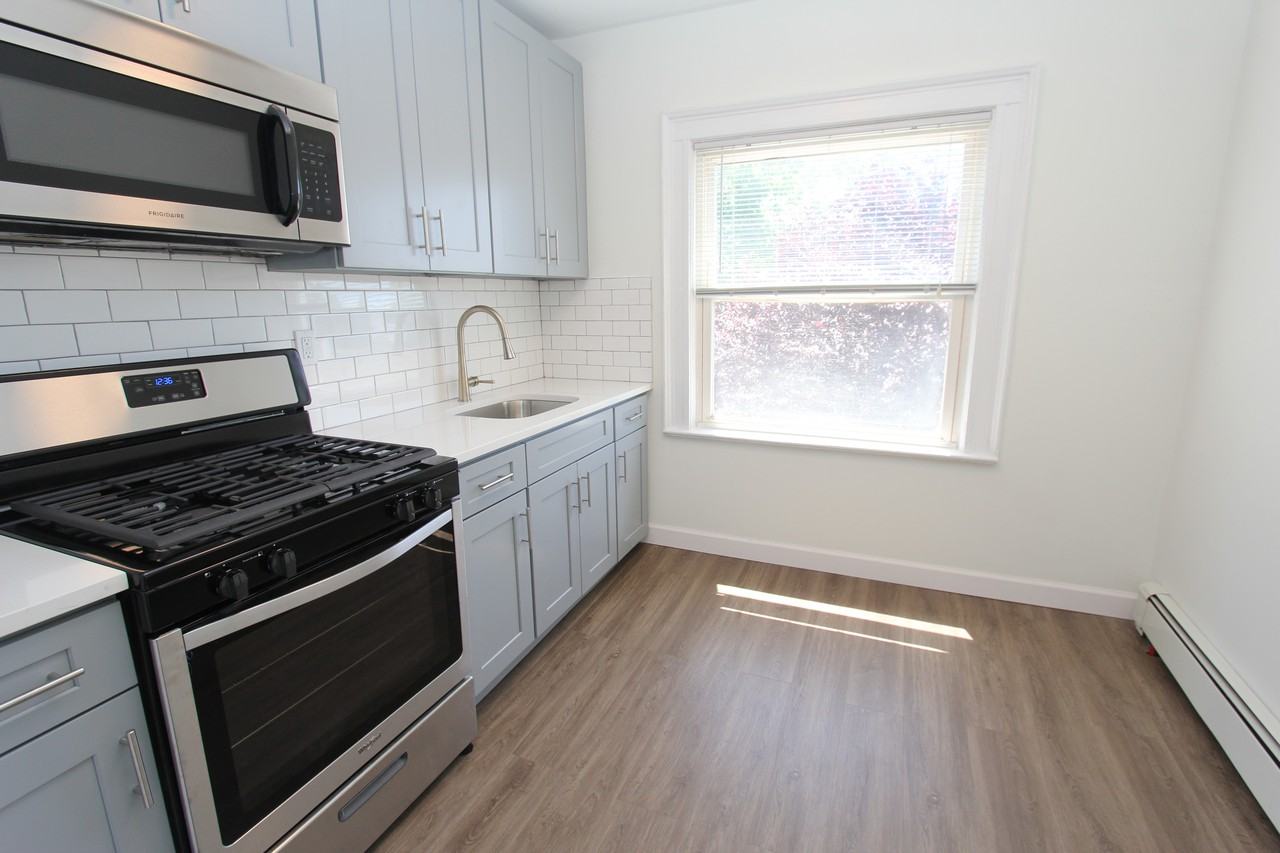 65 West Windsor Parkway #2nd Floor - Photo 3 of 8