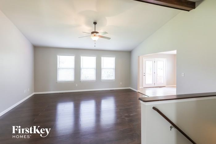 135 Briarwood Dr - Photo 2 of 15