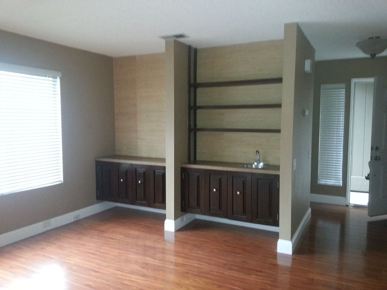 1045 Commons Dr - Photo 2 of 9