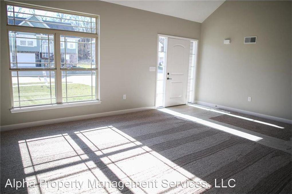 302 Division St - Photo 2 of 9