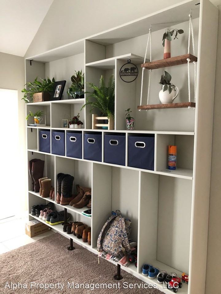 302 Division St - Photo 3 of 9