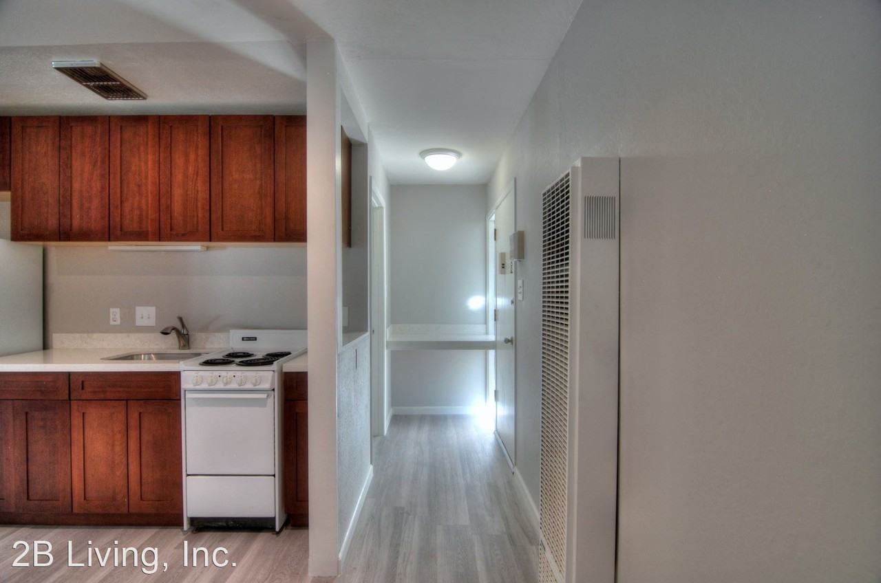 319 Poplar Avenue - Photo 2 of 10