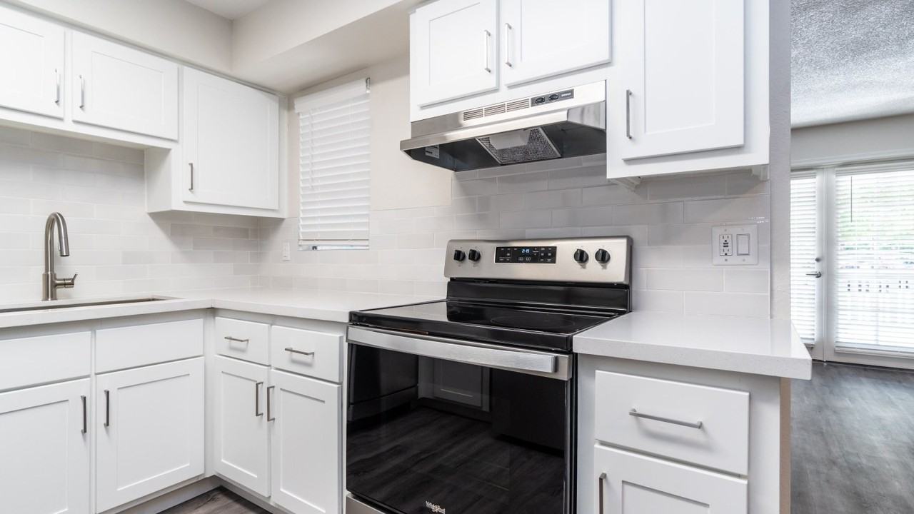 Del Sol Apartments - Photo 2 of 37