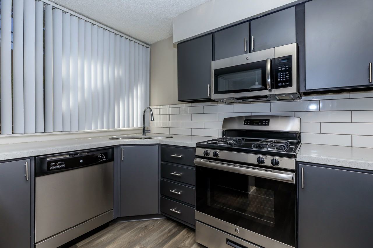 Tides on South Mill Apartments - Photo 2 of 19