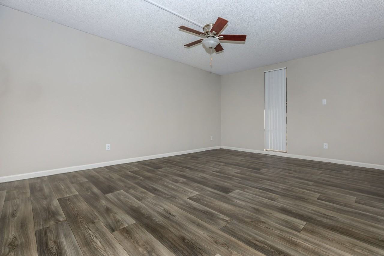 Tides on South Mill Apartments - Photo 3 of 19