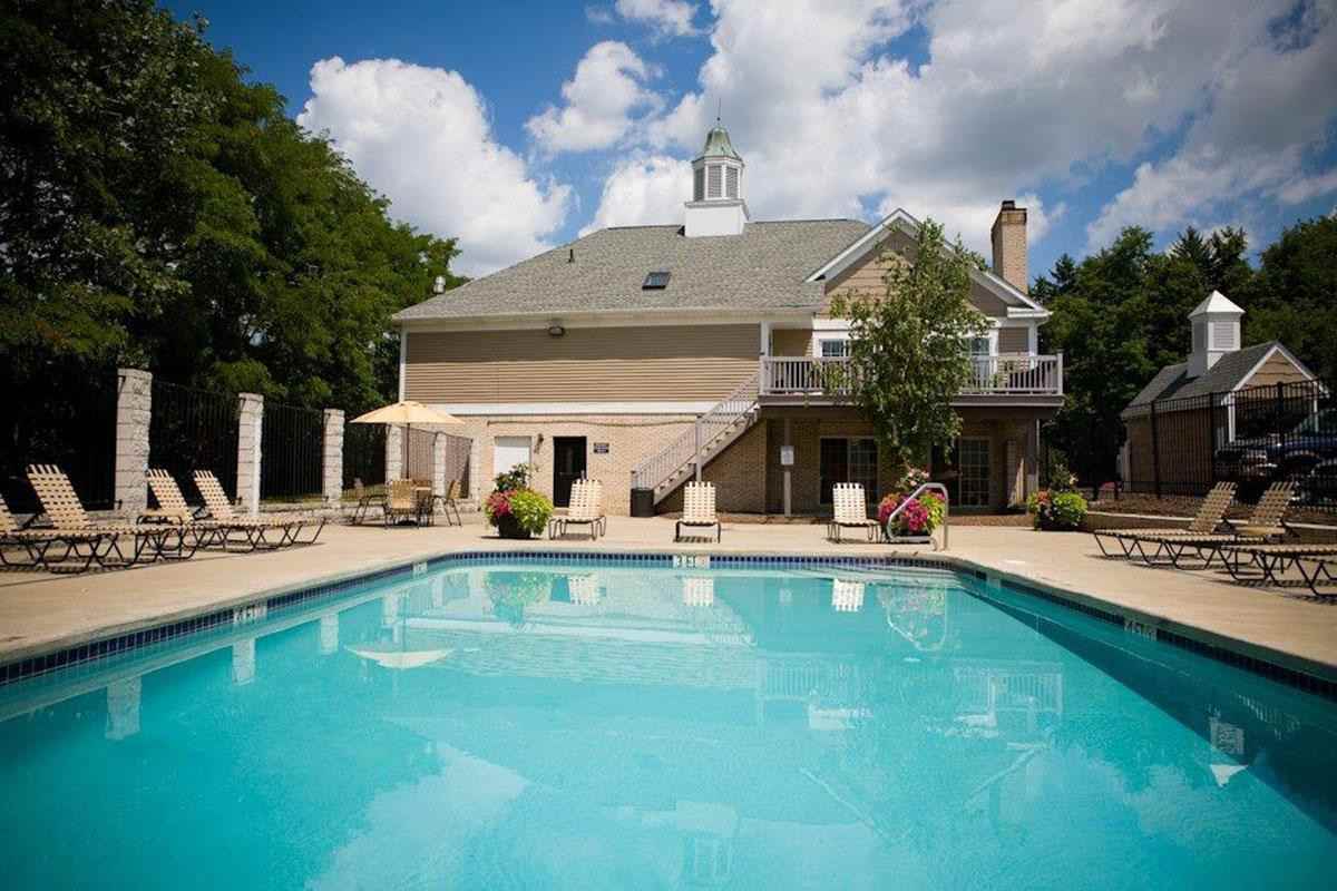 Mallard's Crossing Apartments - Photo 2 of 32