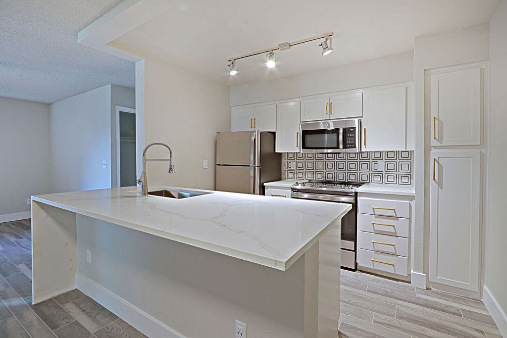 Strada - Photo 2 of 15