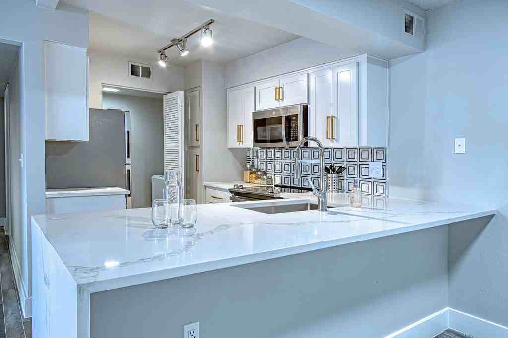 Strada - Photo 3 of 15