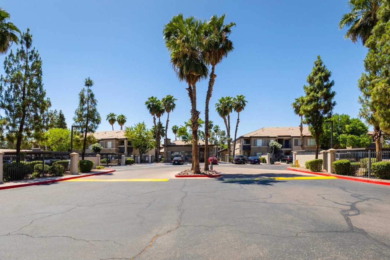 Sol District - Photo 3 of 34