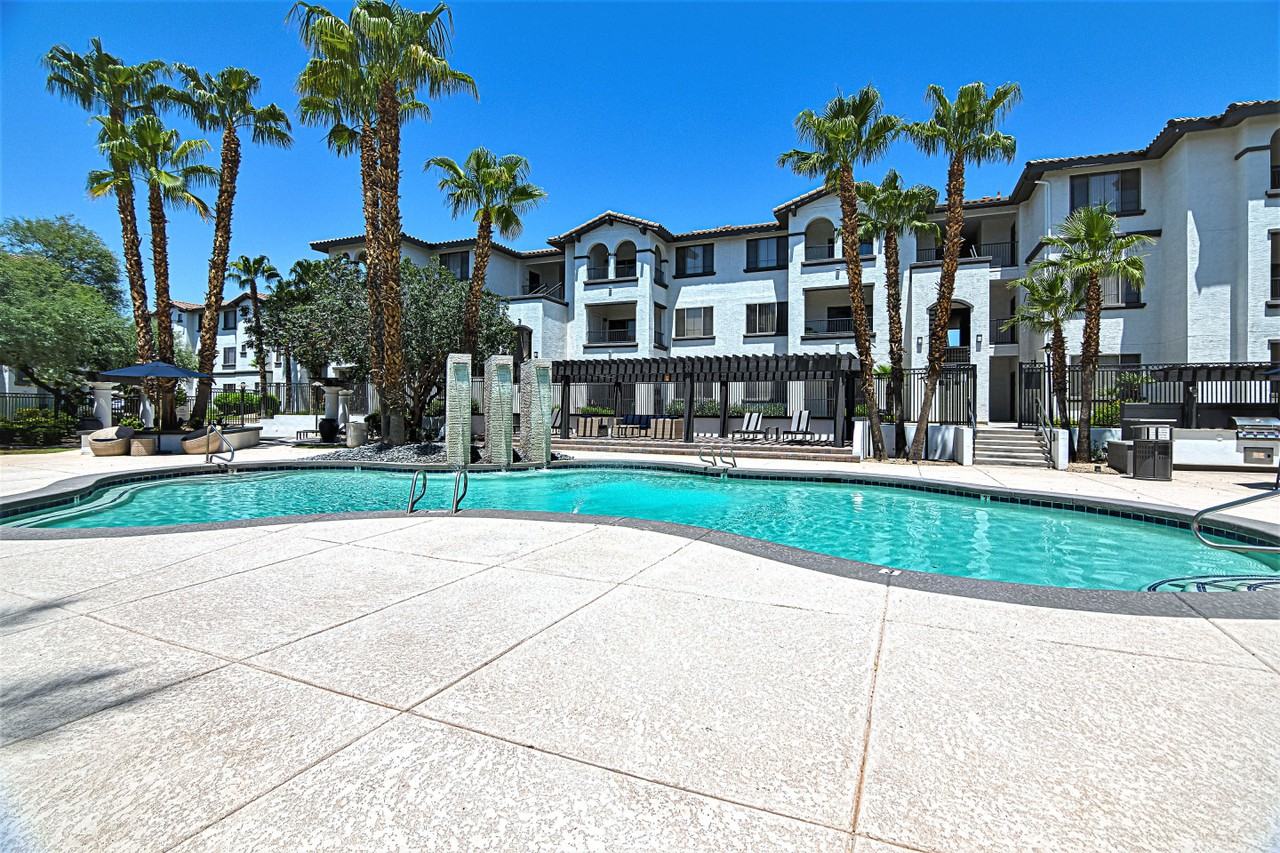 Serafina - Photo 3 of 21