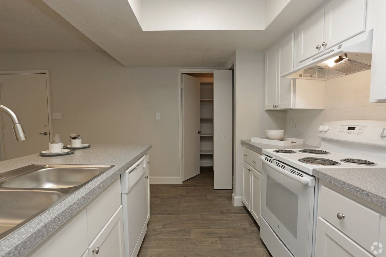 La Costa at Dobson Ranch Apartments 1820 W Lindner Ave, Mesa, AZ