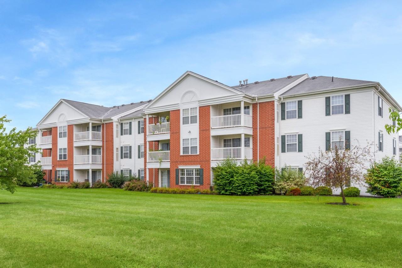 Evergreen Farms Apartments 8600 Evergreen Trl, Olmsted Falls, OH