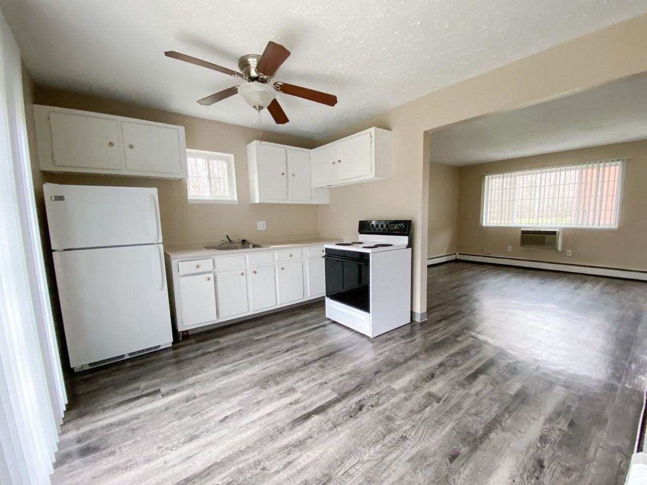 Evergreen Village Apartments & Townhomes 1100 Oakwood Dr, Elyria, OH