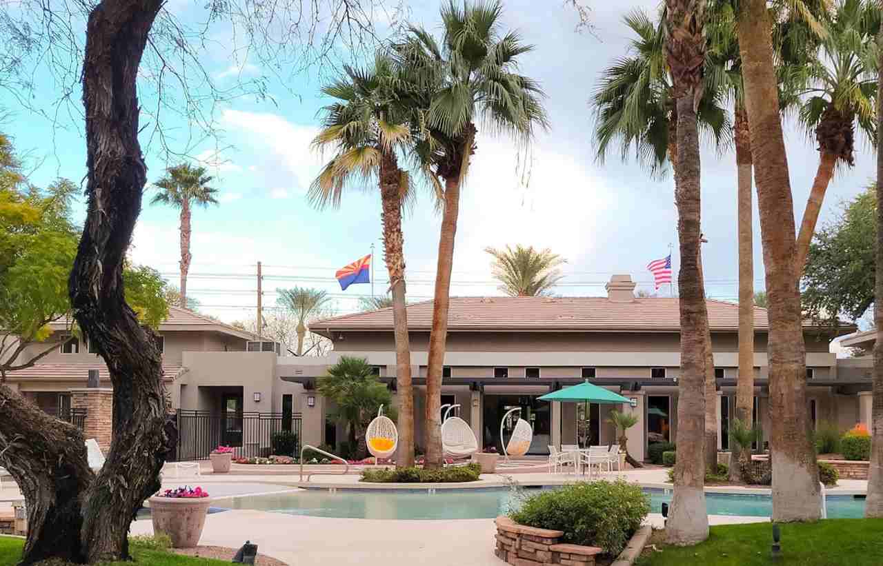 Sky at P83 Apartments - Photo 2 of 26