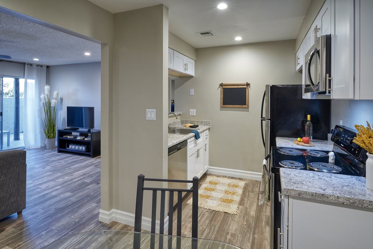 Chandler Meadows Furnished Apartments - Photo 3 of 26