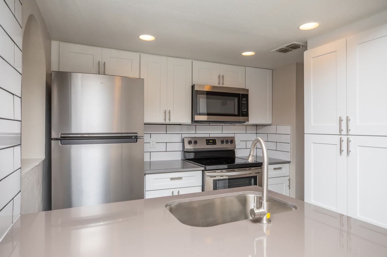 Tides at East Glendale - Photo 3 of 20